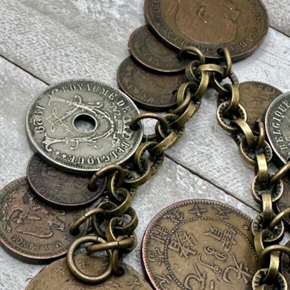 Vintage 60s--70s Monet International Coin Souvenir Travel 14 Charm Bracelet - Picture 7 of 14